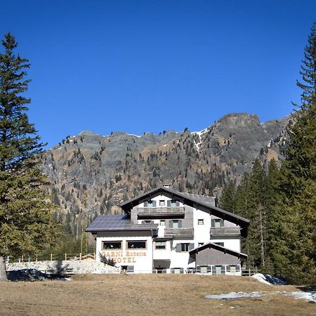 Hotel Garni Roberta Мальга-Чапелла Экстерьер фото