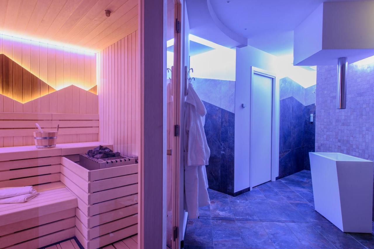 Hotel Garni Roberta Мальга-Чапелла Экстерьер фото