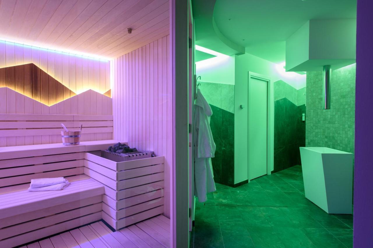 Hotel Garni Roberta Мальга-Чапелла Экстерьер фото